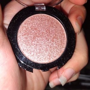 Rose-gold(honeydew) colored eyeshadow